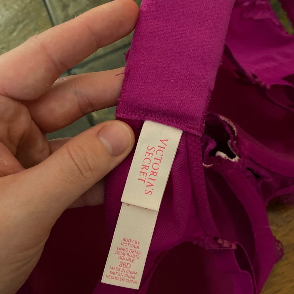 Victoria’s Secret Body by Victoria vintage purple/fuchsia lace demi bra 36D - Picture 7 of 7